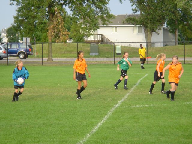 Is that Mia Hamm in the green?